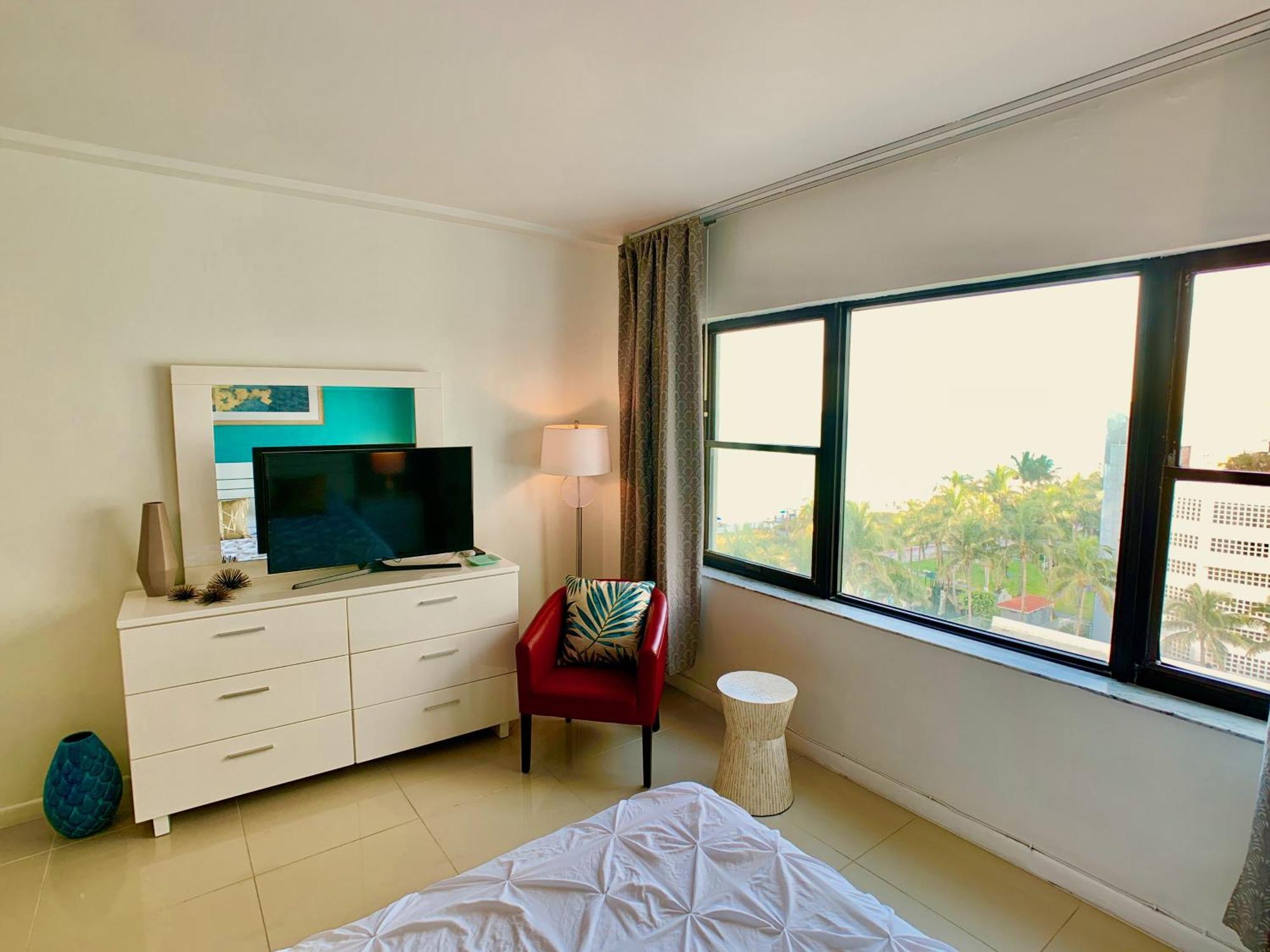 Directly On The Beach With Pool & Ocean View Miami Beach Exterior photo