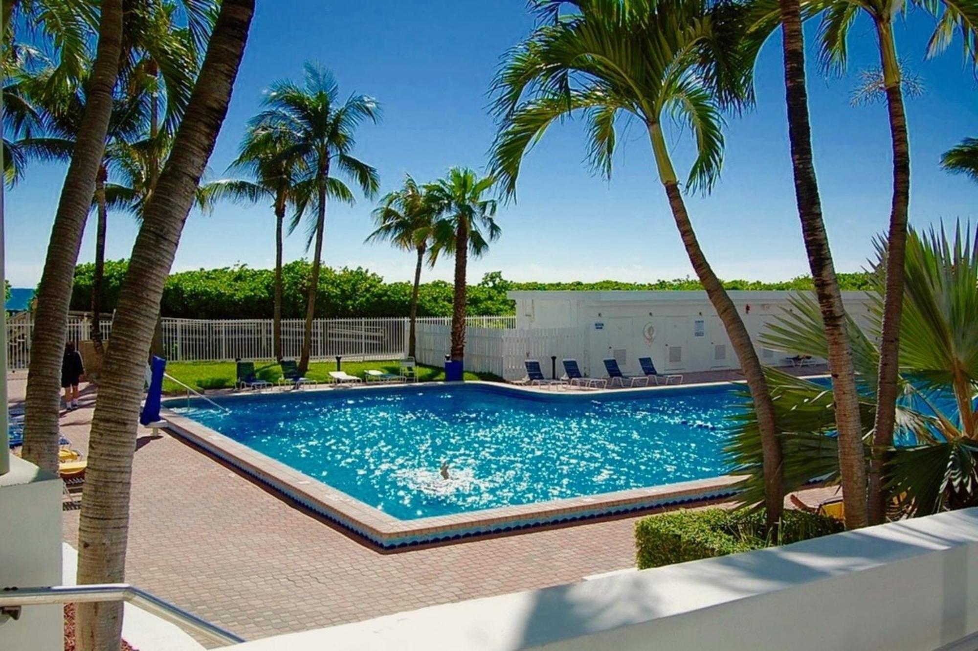 Directly On The Beach With Pool & Ocean View Miami Beach Exterior photo