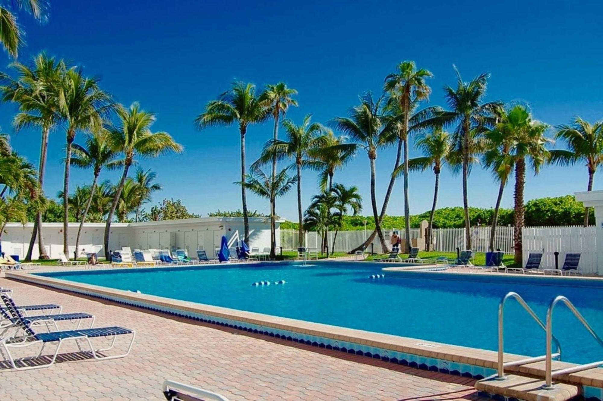 Directly On The Beach With Pool & Ocean View Miami Beach Exterior photo